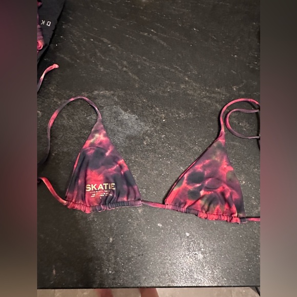 Skatie Ella top in SoHo galaxy - Picture 2 of 3